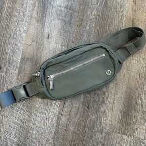 lululemon athletica Men's Olive Belt Bag
